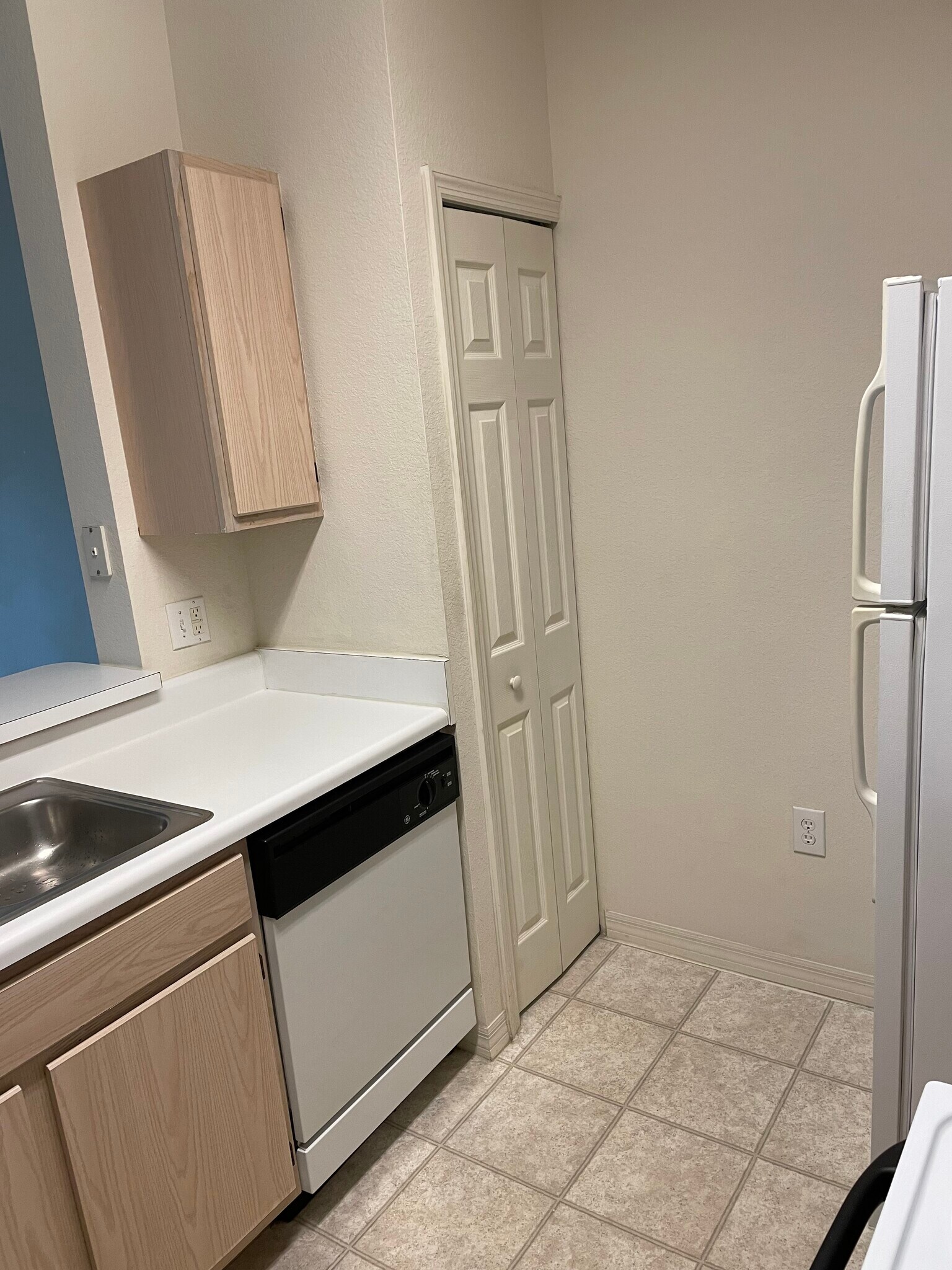 Building Photo - 5455 Vineland Rd