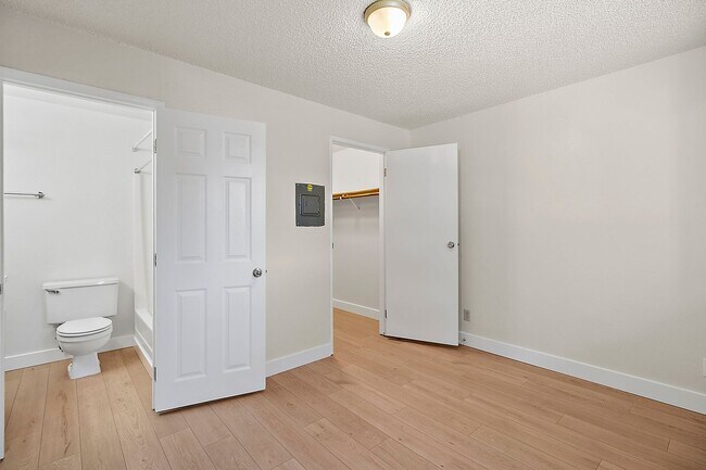 Building Photo - 417 22nd St SE