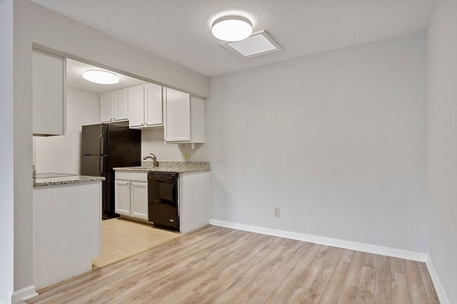 Building Photo - Audubon Park 2/2 Corner Unit Villa with La...