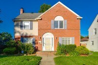 Building Photo - 630 Mineola Ave