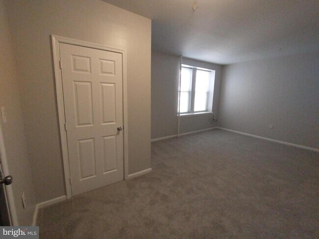 Building Photo - 307 Dolphin St