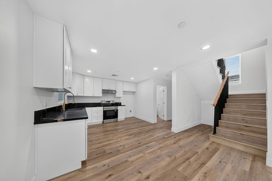 Building Photo - 9614 Bartee Ave