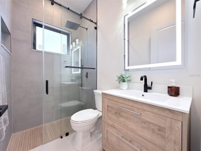 Building Photo - 14671 Lillian Cir