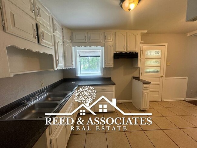 Building Photo - 4 Bedroom in Shelby Forest- Frayser