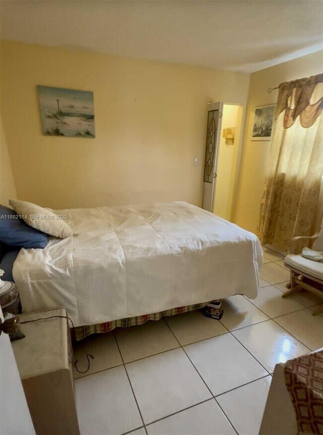 Building Photo - 415 NE 2nd St