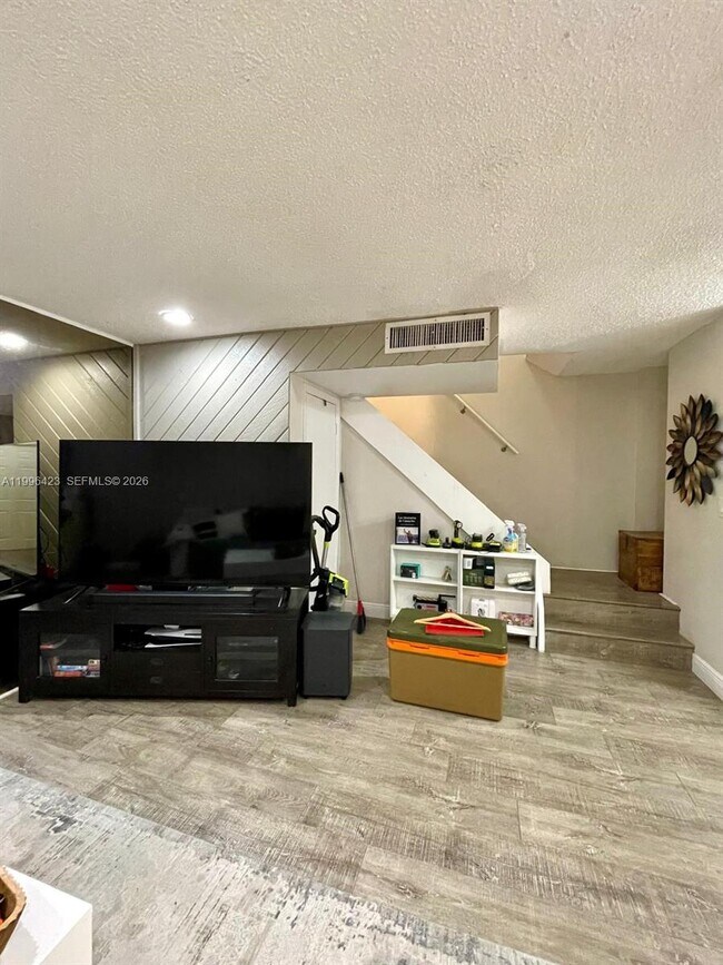 Building Photo - 8423 SW 137th Ave