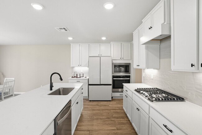 Building Photo - Like new, Move in Ready.