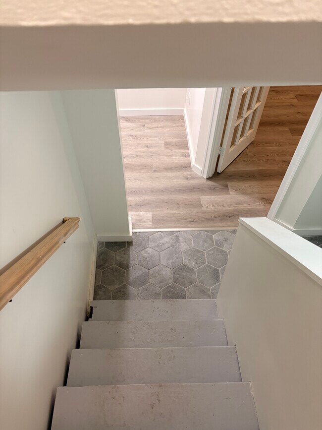 Building Photo - Forest Avenue