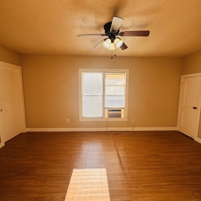 Building Photo - 4024 Howard St