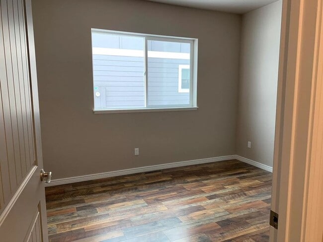 Building Photo - Sigle Family in East Valley