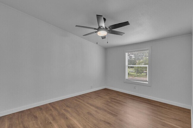 Building Photo - 451 N Hill Rd