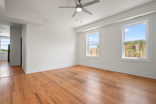 Building Photo - 4541 S Forrestville Ave
