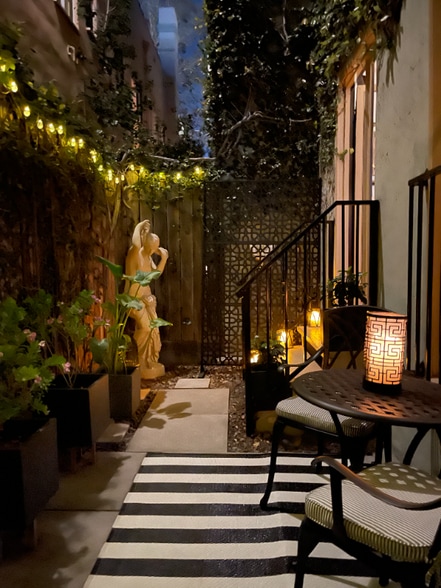 Building Photo - 415 N Sycamore Ave