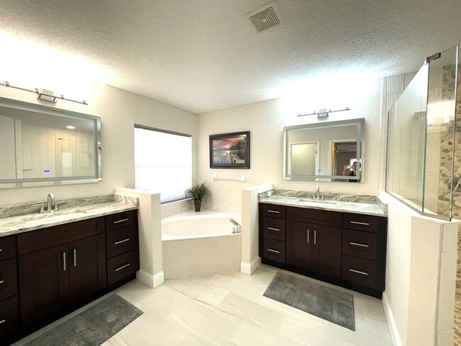 Building Photo - 11 Riviera Estates Ct