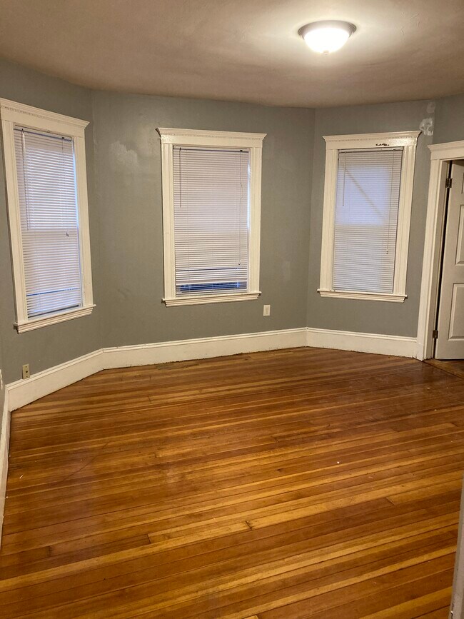 Building Photo - 98 Topliff St