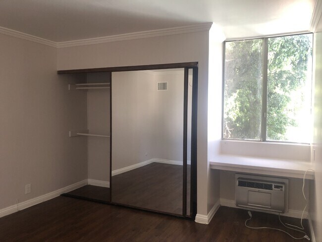 Building Photo - 18620 Hatteras St