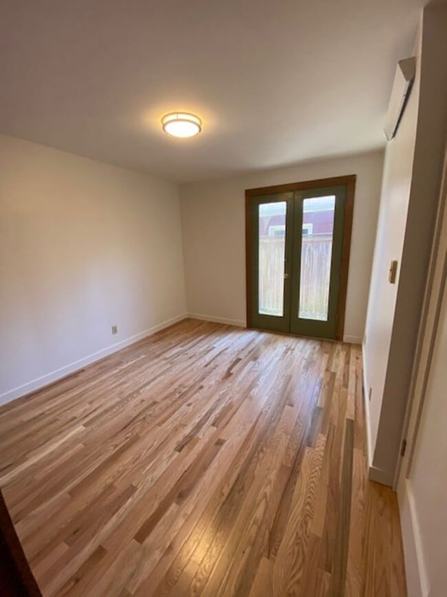 Building Photo - Maple Leaf, Two Bedroom, Woodsy Yard