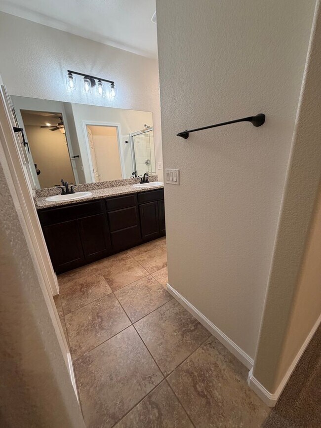 Building Photo - Elegant Low-Maintenance Living Near Golden Eagle & Kiley Lake!