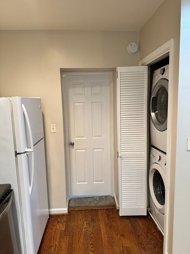 Building Photo - 1913 Rosedale St NE