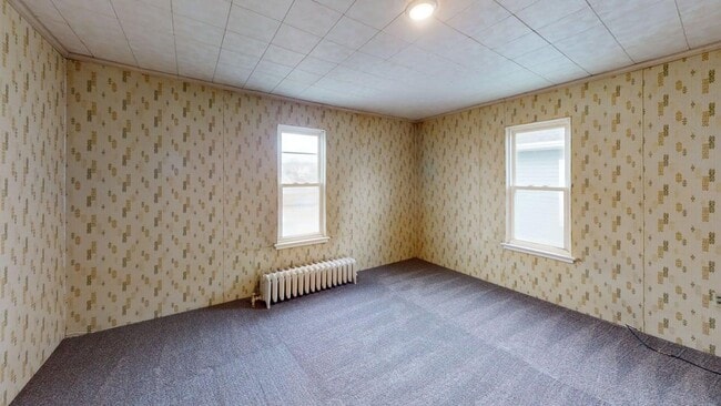 Building Photo - 3-Bedroom, 2-Bath Home with Updated Appliances and Flooring