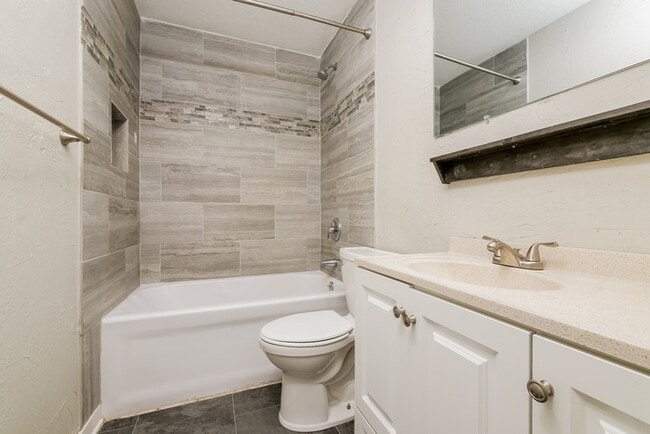 Building Photo - 420 NE 87th St