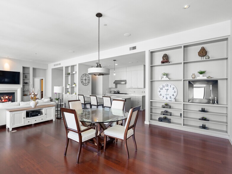 Building Photo - 1025 NW Couch St