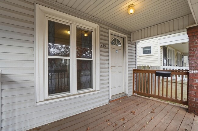 Building Photo - 212 E Hudson St