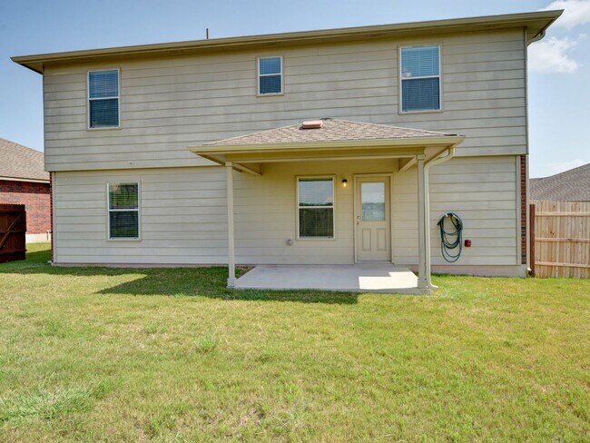 Building Photo - Spacious 2 story with cul-de-sac location