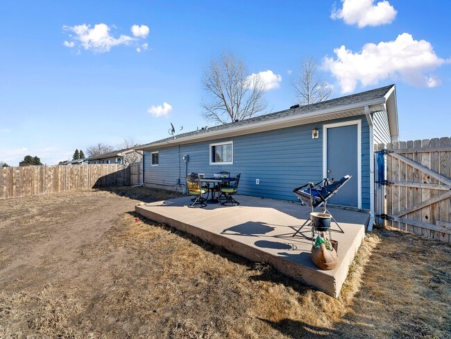 Building Photo - Adorable 2 Bedroom, 1 Bathroom Updated Home in Cheyenne!