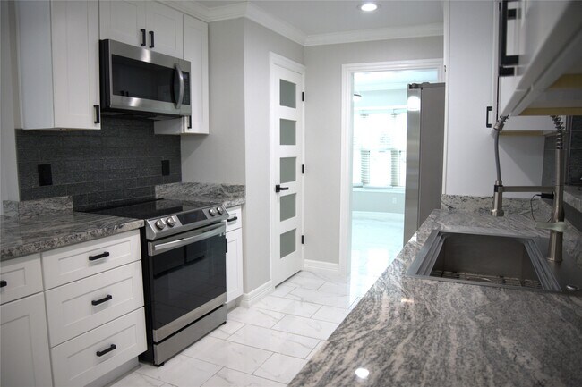 Building Photo - 10203 Huntington Way Dr