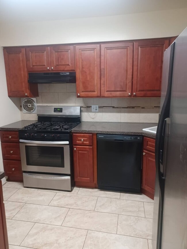 Building Photo - 156-50-156-78 78th St