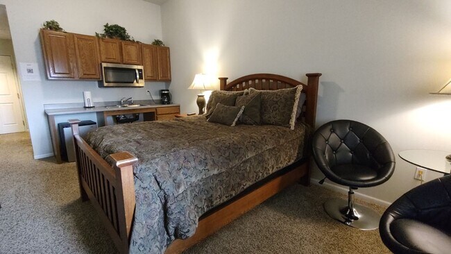 Building Photo - Diamond Valley Apartments