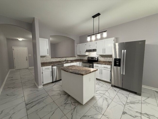 Building Photo - Las Ventanas off Highway 359!