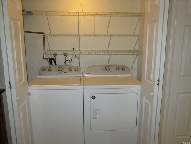 Building Photo - 229 Springmeadow Dr