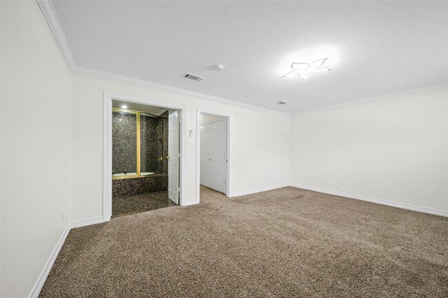 Building Photo - 1573 W Sam Houston Pkwy S