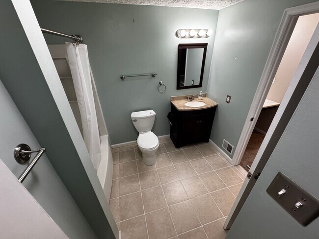Building Photo - 3226 Split Oak Ct
