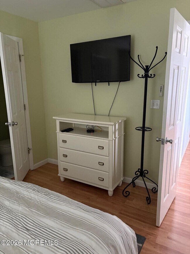 Building Photo - 11 Harborside Dr W