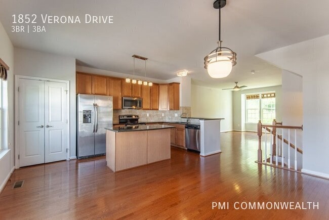 Building Photo - 1852 Verona Dr