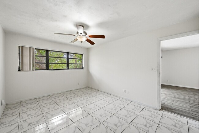 Building Photo - 2039 Coral Ridge Dr
