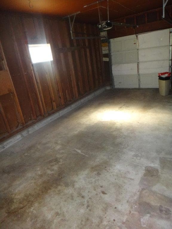 Building Photo - Great 3 bedroom with full basement!