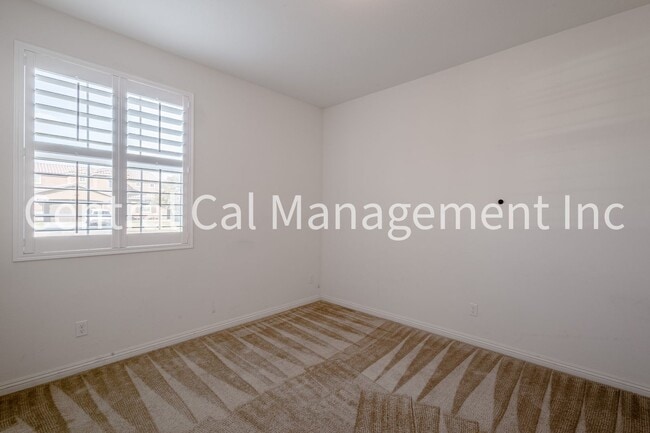 Building Photo - 5 Bedroom/3 Bath Home with Paid Solar System - $3095 Per month!