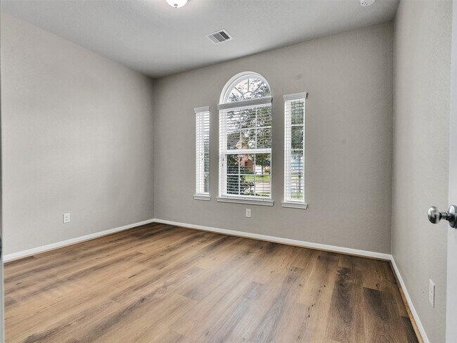 Building Photo - 10223 Sierra Grace Ln