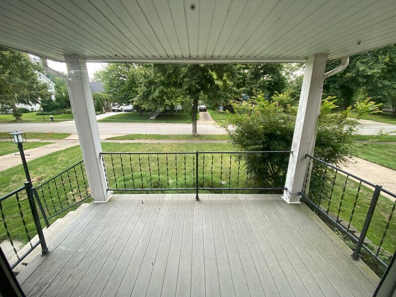 Building Photo - 377 Parkside Dr