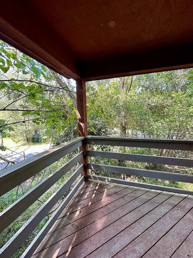 Building Photo - "Two story, 2 bedroom / 2.5 bathroom townhome near Hilaman Golf Course available for August move-...