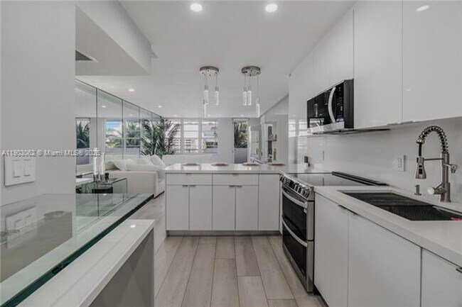 Building Photo - 100 Lincoln Rd