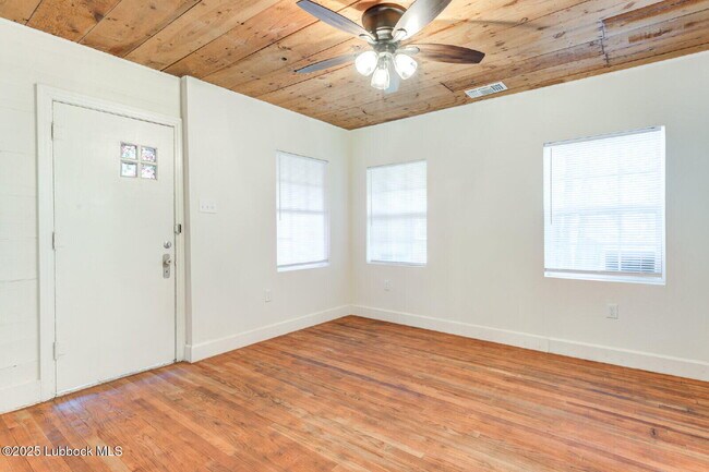 Building Photo - 1701 32nd St