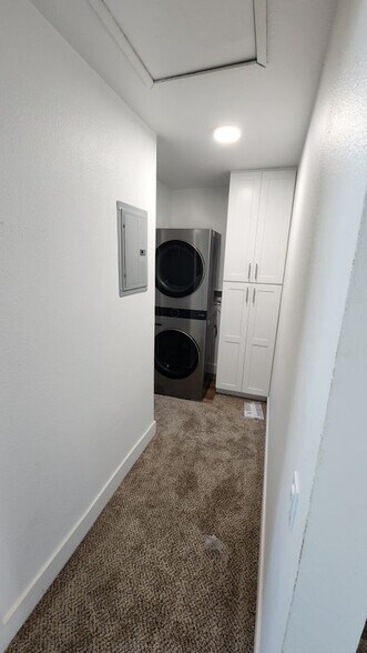 Building Photo - 988 El Camino Dr