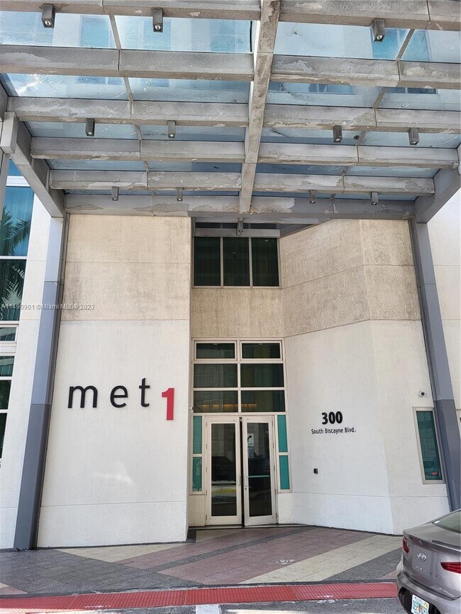 Building Photo - 300 S Biscayne Blvd
