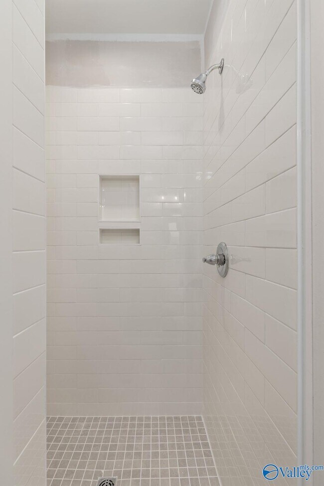 Building Photo - 219 Bush Rd SE