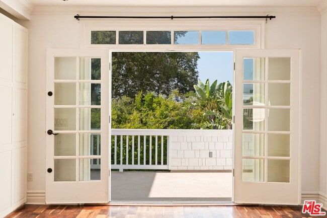 Building Photo - 765 N Almar Ave